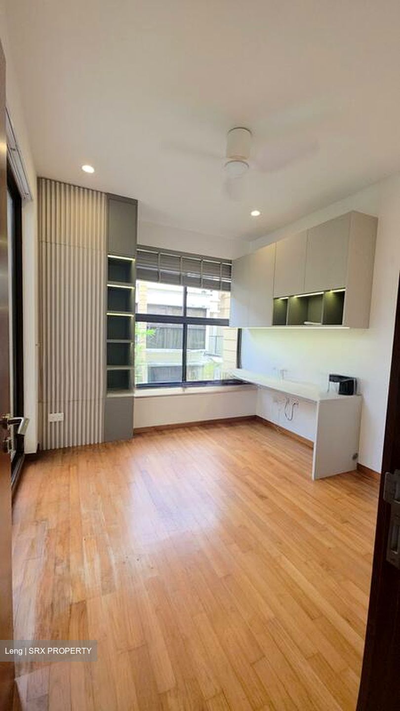 Holland Link (D10), Terrace #509647101